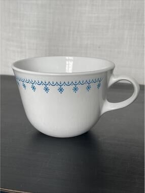 Vintage Corelle Snowflake Blue Garland Tea Coffee Cup 8 Ounces